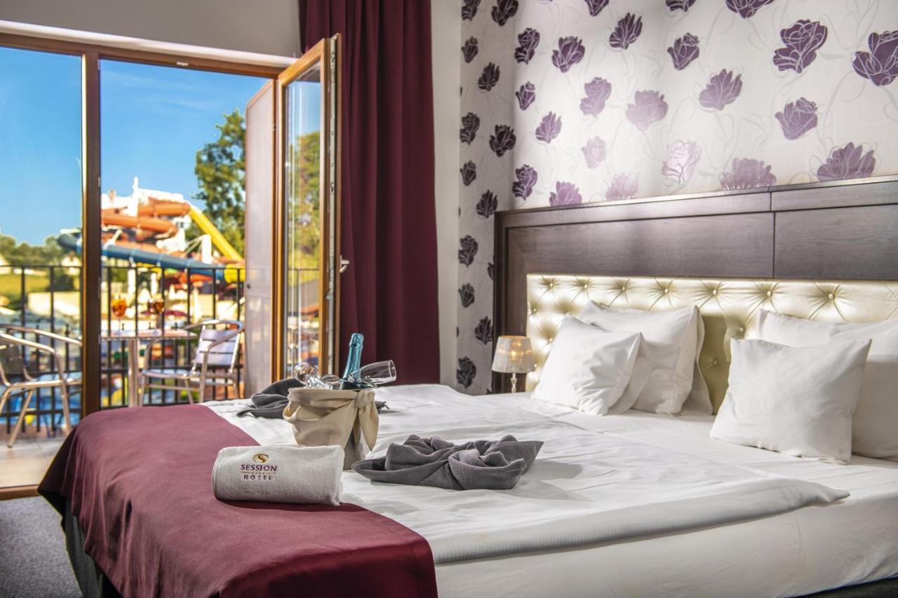 Session Hotel Рацкеве Экстерьер фото