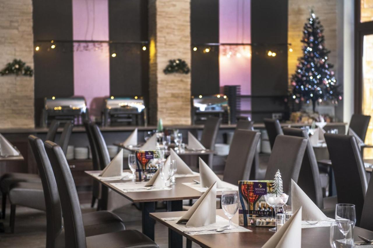Session Hotel Рацкеве Экстерьер фото