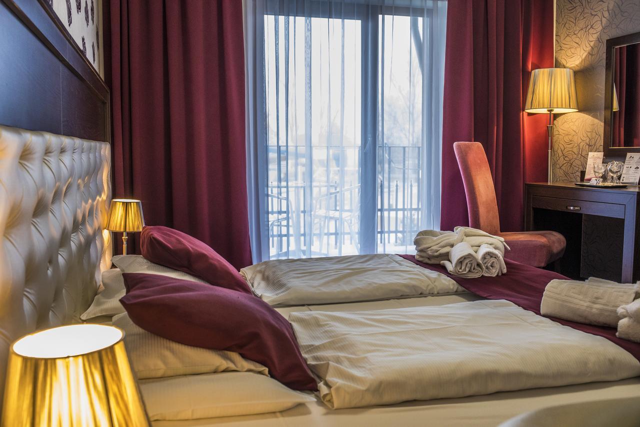 Session Hotel Рацкеве Экстерьер фото